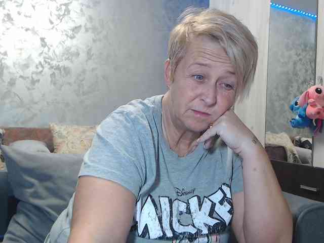 LovePinkLilli webcam