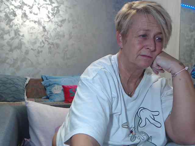 LovePinkLilli webcam