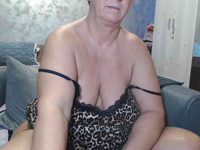 LovePinkLilli webcam