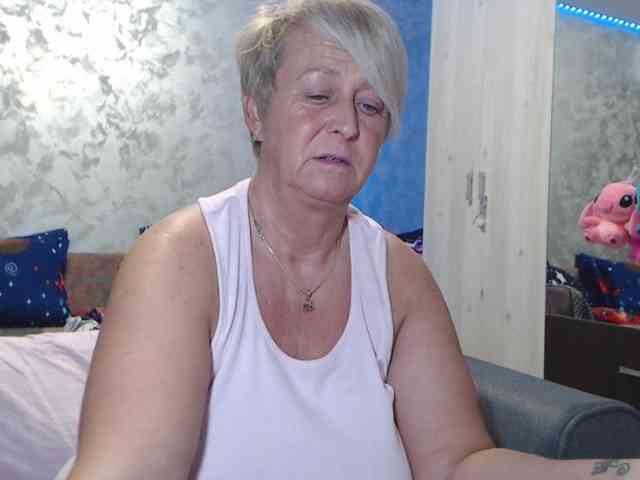 LovePinkLilli webcam