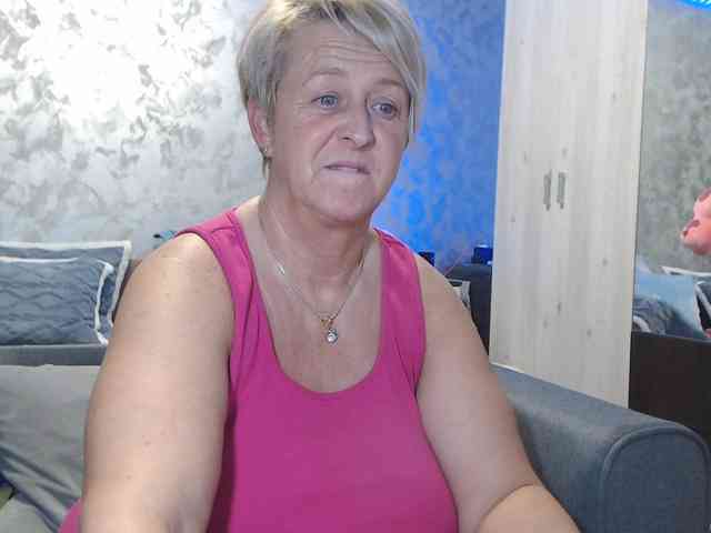 LovePinkLilli webcam