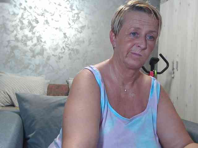 LovePinkLilli webcam