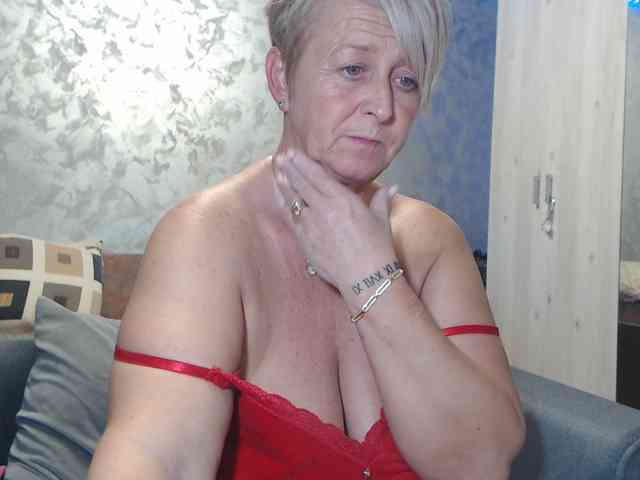 LovePinkLilli webcam