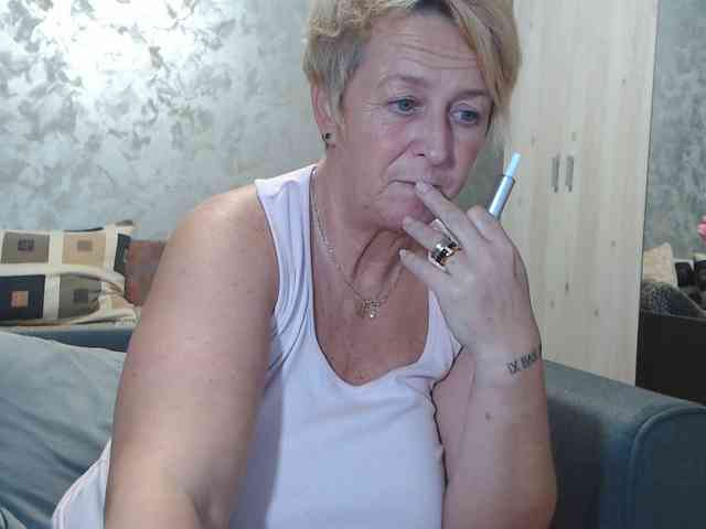 LovePinkLilli webcam