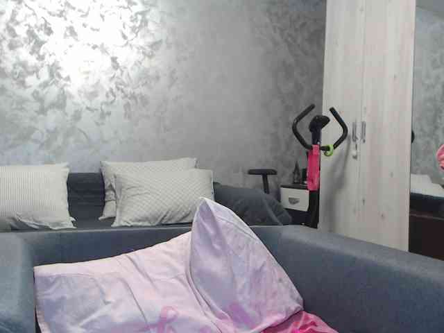 LovePinkLilli webcam