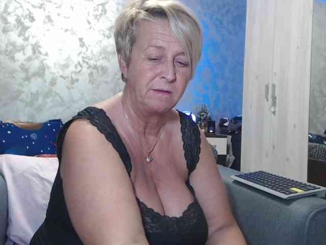 LovePinkLilli webcam