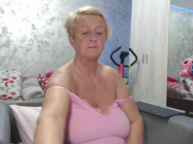 LovePinkLilli webcam