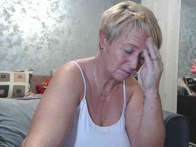 LovePinkLilli webcam