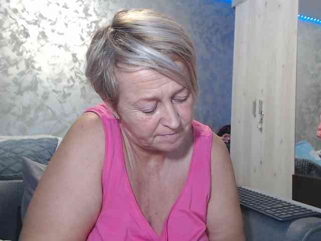 LovePinkLilli webcam