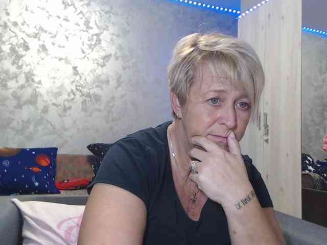 LovePinkLilli webcam