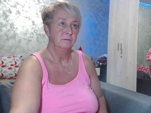 LovePinkLilli webcam