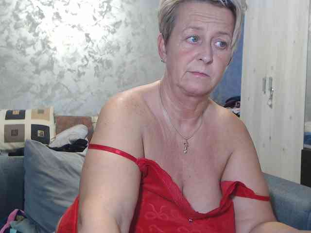 LovePinkLilli webcam