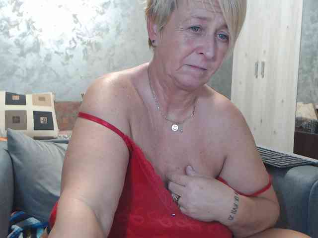 LovePinkLilli webcam
