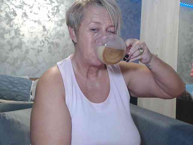 LovePinkLilli webcam