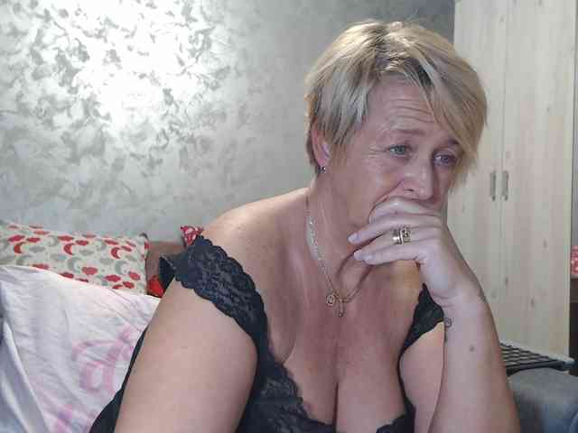 LovePinkLilli webcam