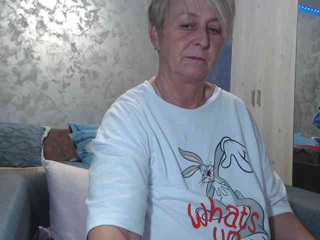 LovePinkLilli webcam