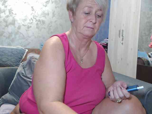 LovePinkLilli webcam