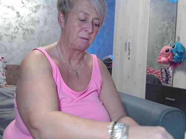 LovePinkLilli webcam