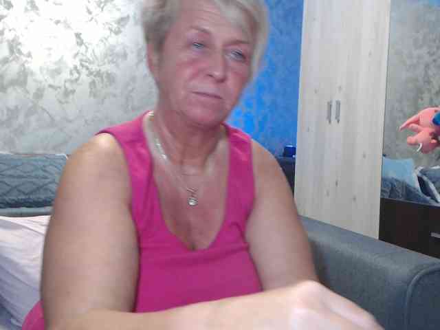 LovePinkLilli webcam