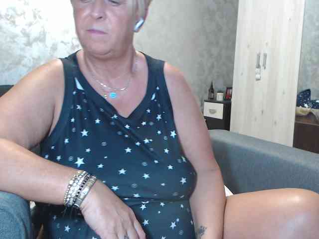 LovePinkLilli webcam