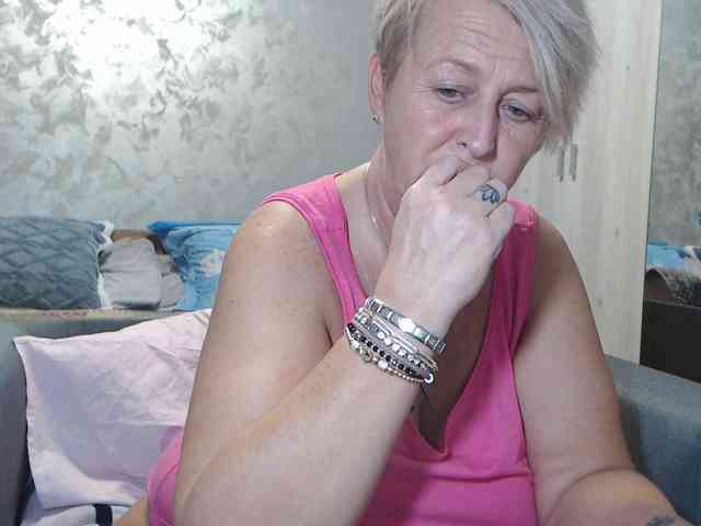 LovePinkLilli webcam