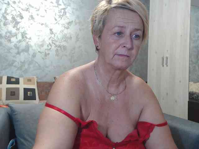 LovePinkLilli webcam