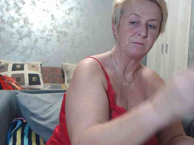 LovePinkLilli webcam