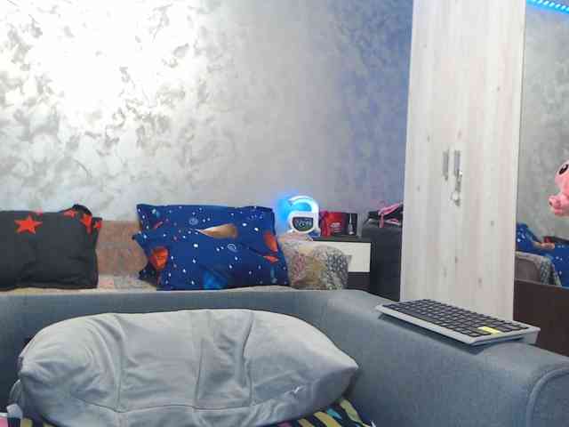 LovePinkLilli webcam