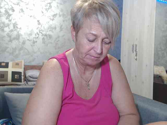 LovePinkLilli webcam