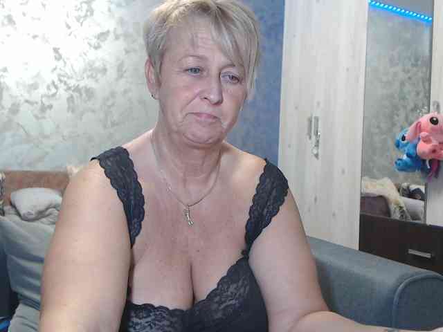 LovePinkLilli webcam