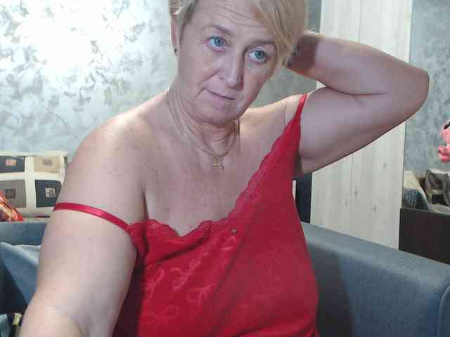 LovePinkLilli webcam