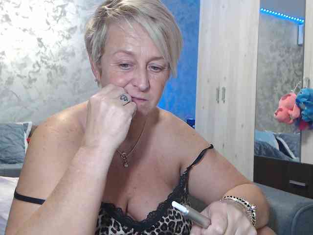 LovePinkLilli webcam