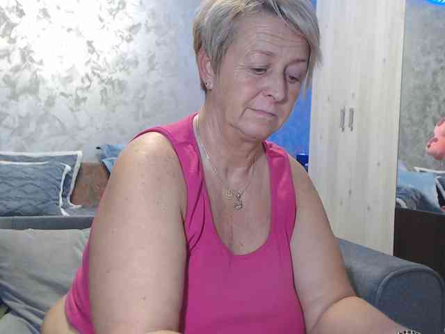 LovePinkLilli webcam