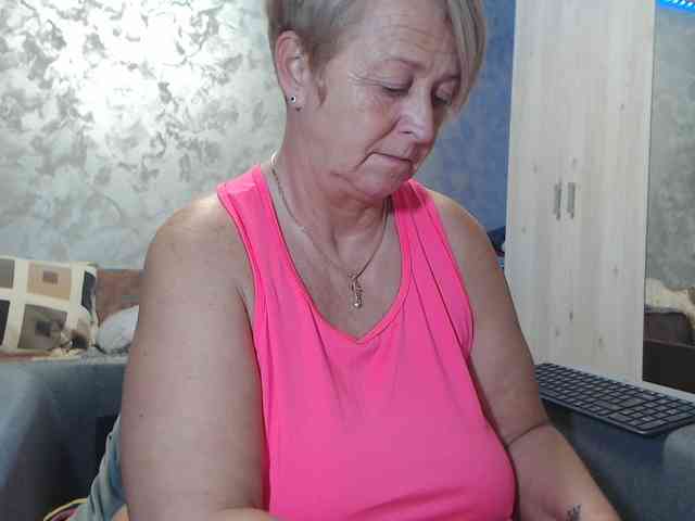 LovePinkLilli webcam