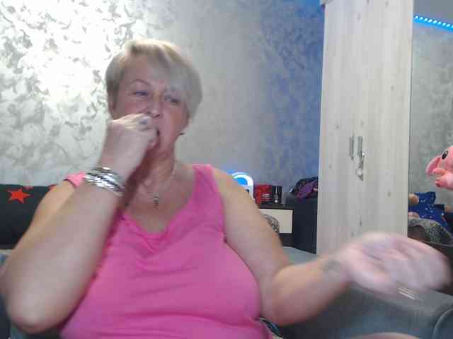 LovePinkLilli webcam