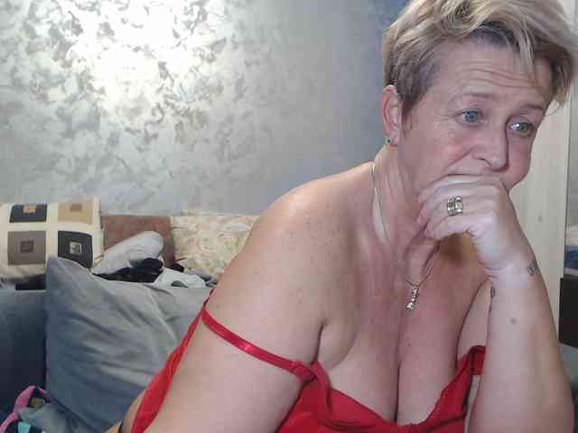 LovePinkLilli webcam