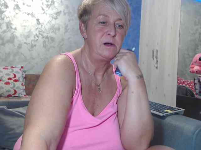 LovePinkLilli webcam