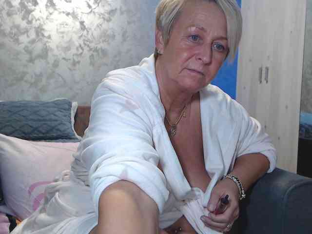 LovePinkLilli webcam