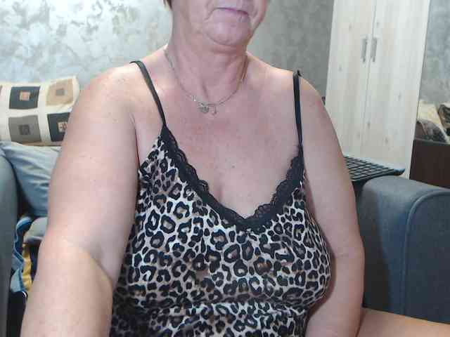 LovePinkLilli webcam