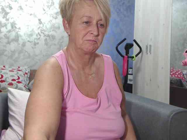 LovePinkLilli webcam