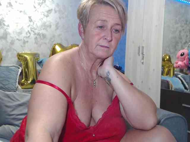 LovePinkLilli webcam