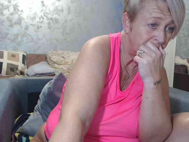 LovePinkLilli webcam