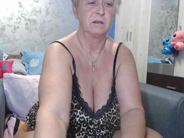 LovePinkLilli webcam