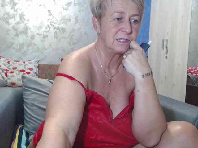 LovePinkLilli webcam