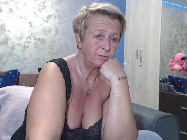 LovePinkLilli webcam