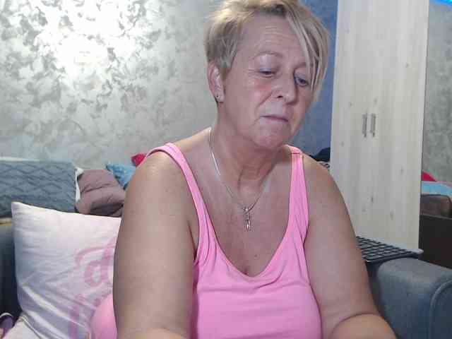 LovePinkLilli webcam