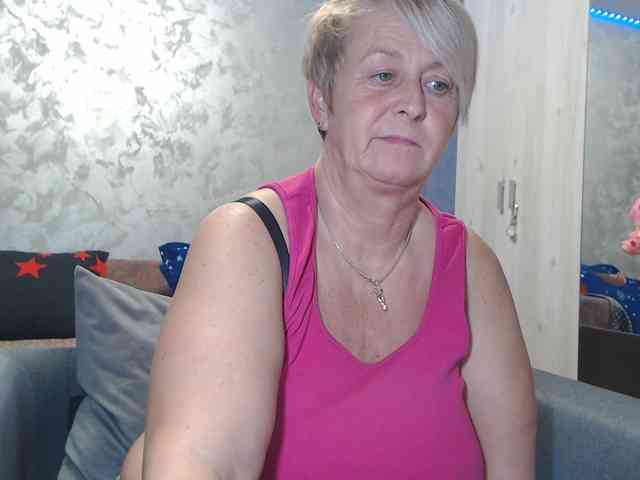 LovePinkLilli webcam