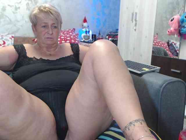 LovePinkLilli webcam