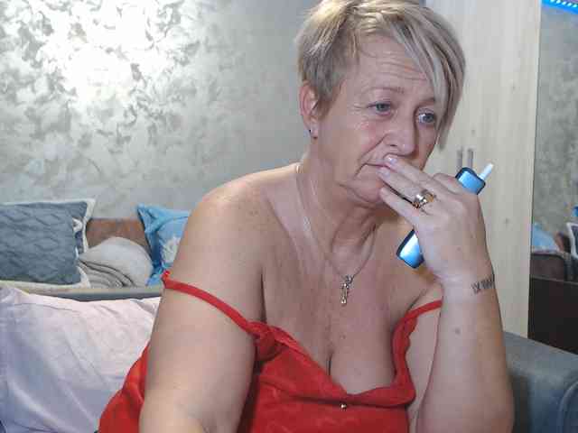 LovePinkLilli webcam