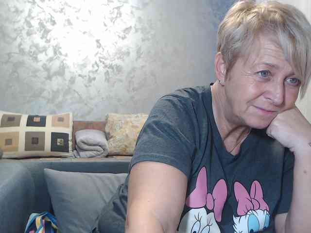 LovePinkLilli webcam